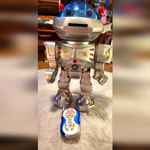 Mastermind Toys Mighty Mike RC Disc Shooting Space Robot 2017 With Remote!! - Picture 9 of 10
